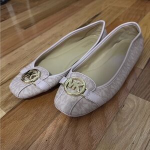 DONATING NEXT WEEK! 🎀PRETTY MICHAEL KORS FLAT BALLERINA SHOE